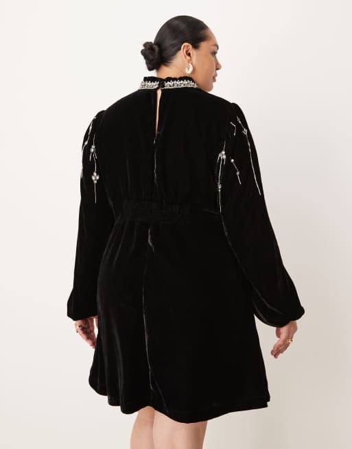 Hope & Ivy Plus – Hochgeschlossenes, verziertes Minikleid in Schwarz, 4 von 4