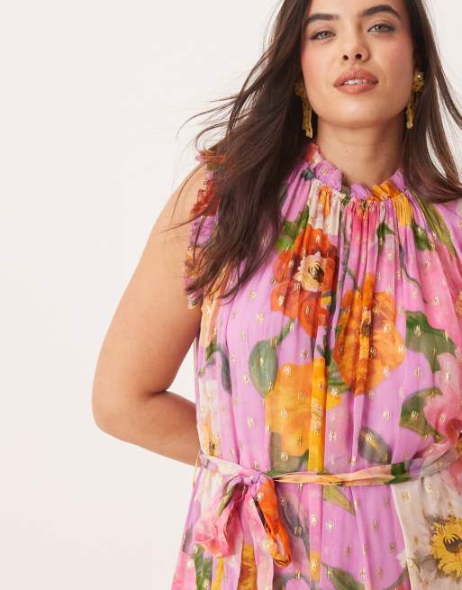 Hope & Ivy Plus - Hoogsluitende midi jurk met ruches en gestrikte taille in roze met print, 4 van 4
