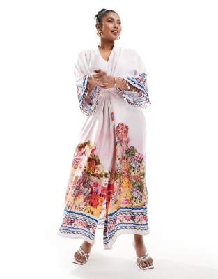 Hope & Ivy Plus - Kaftan-Maxikleid mit Gürtel und malerischem Druck-Bunt