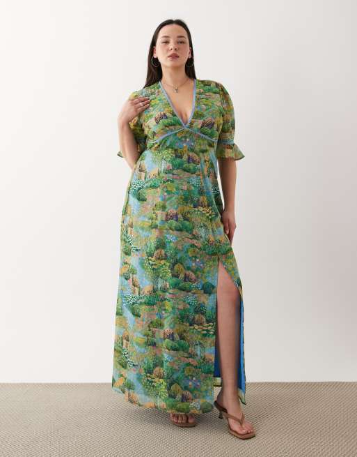 Hope & Ivy Plus – Maxikleid mit Fluss-Printmuster, Rüschenärmeln, hohem Schlitz und Rückenausschnitt, 2 von 4