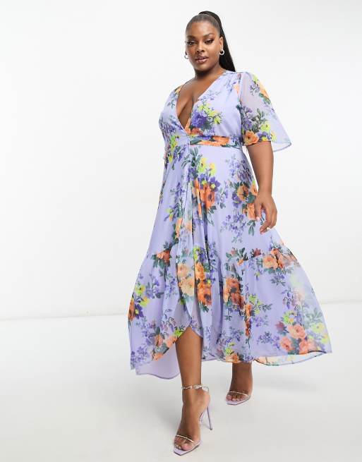 Hope & Ivy Plus - Midaxi jurk met overslag, fladdermouwen en bloemenprint in lila