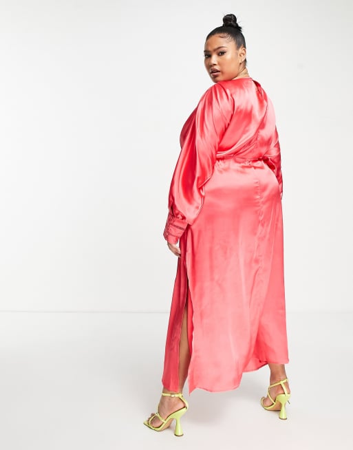 Hope & Ivy Plus - Milly - Vestito midi in raso color corallo con maniche ad ali di pipistrello, 2 di 4