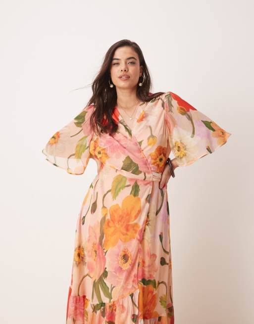 Hope & Ivy Plus – Rosa, blommig maxiklänning i omlottdesign med volangärmar och knytmidja, 4 av 4
