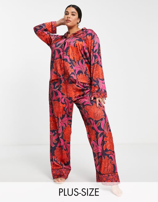Hope & Ivy Plus satin pajama and hair scrunchie gift set with matching bag in red and pink floral
