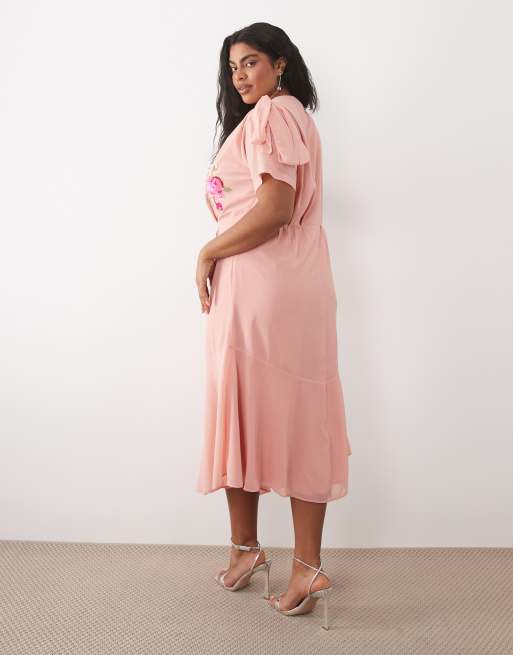 Hope & Ivy Plus slash neck tie shoulder embroidered midi dress in pink, 4 of 4