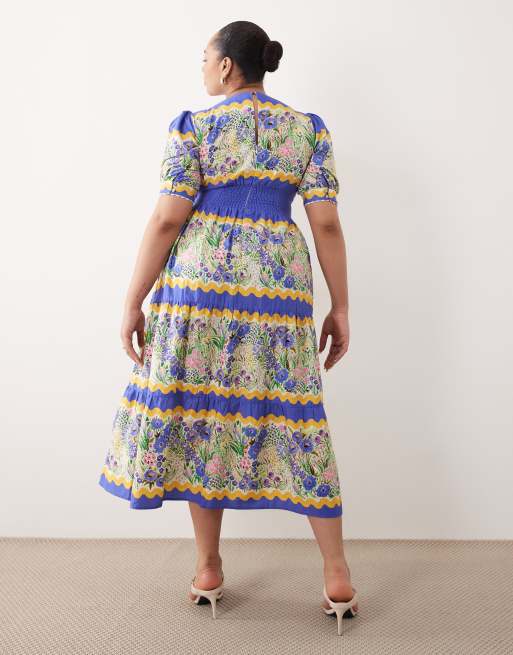 Hope & Ivy Plus - Smock-midikjole med pufærmer og V-hals samt gult/blåt blomsterprint, 2 af 4
