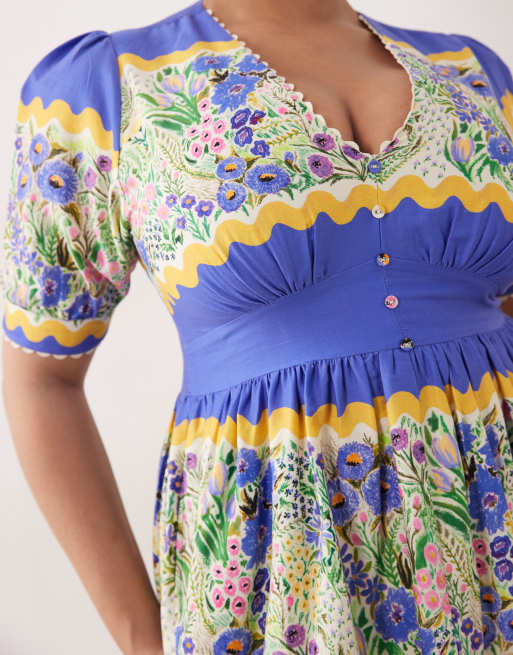 Hope & Ivy Plus - Smock-midikjole med pufærmer og V-hals samt gult/blåt blomsterprint, 4 af 4
