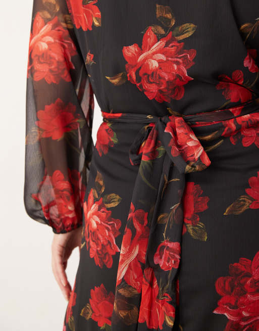 Hope & Ivy Plus - Sort maxikjole med slå-om-snit foran og rødt blomstermønster, 4 af 4
