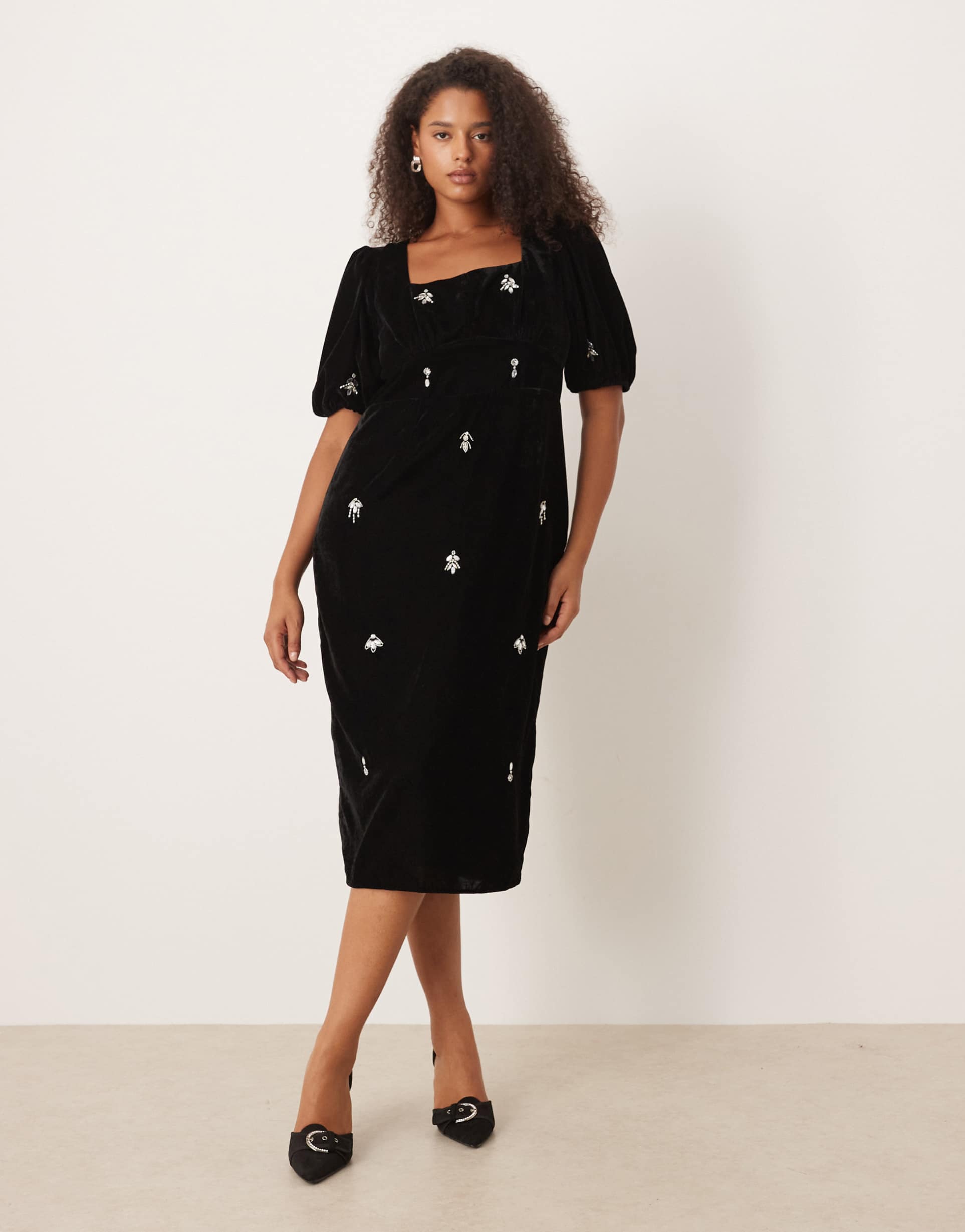 hope & ivy plus square neck embellished velvet midi dress in black