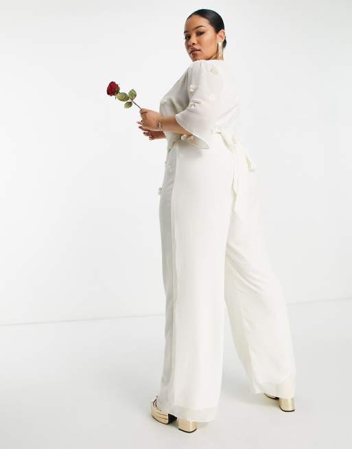 Hope & Ivy Plus - Tuta jumpsuit da sposa ricamata color avorio con scollo profondo, 2 di 4
