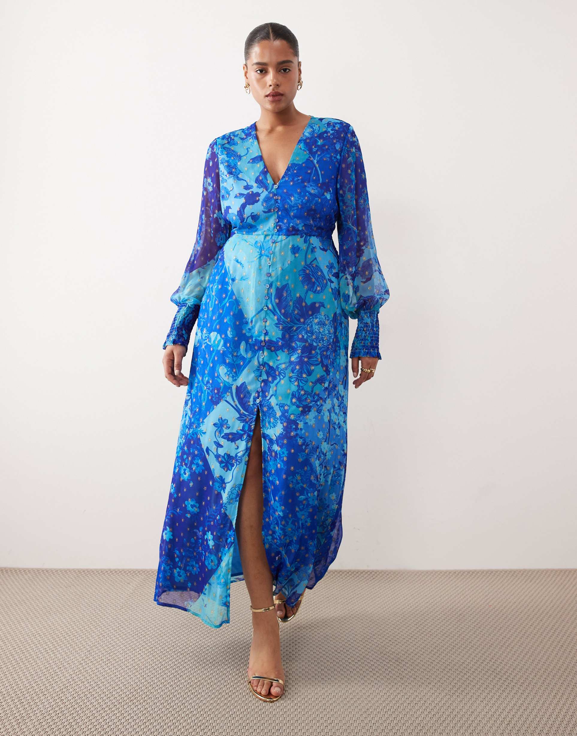 hope & ivy plus v-neck button front long sleeve maxi dress in blue floral