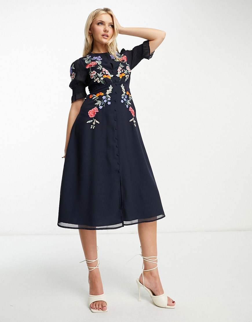 Hope & Ivy puff sleeve embroidered midi dress in navy floral