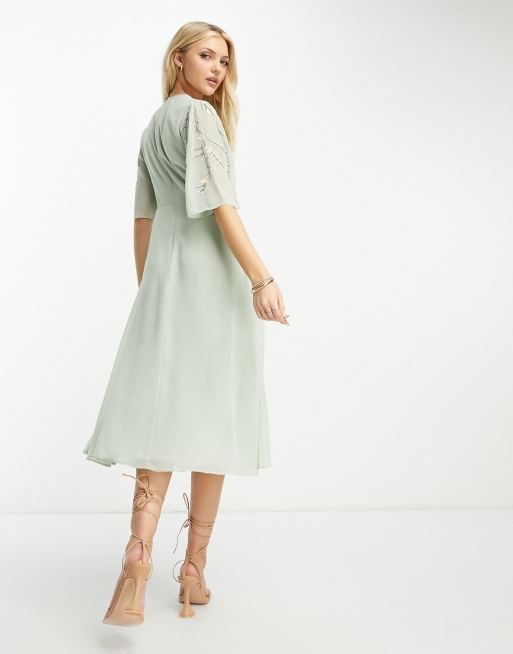 Hope & Ivy - Robe brodée mi-longue à manches évasées et décolleté plongeant - Sauge, 2 de 4
