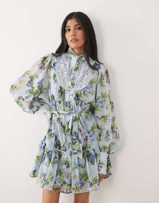 Hope & Ivy - Robe courte à fleurs en mousseline avec col montant, manches ballon et taille basse - Bleu clair, 2 de 4