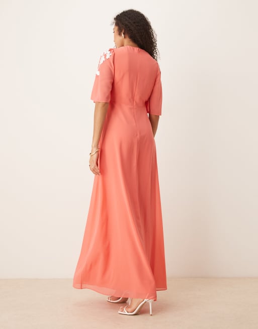 Hope & Ivy - Robe longue à décolleté en V plongeant et ornements - Corail clair, 2 de 4