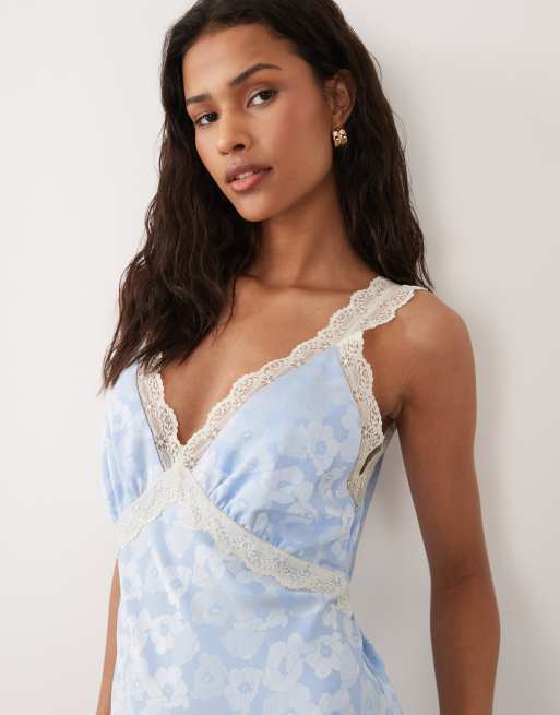 Hope & Ivy - Robe longue satinée à imprimé fleuri avec col V et bordures dentelle - Bleu, 3 de 4