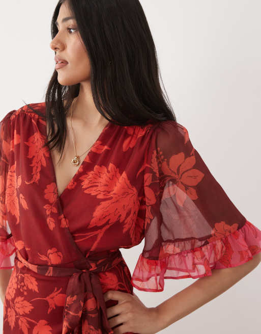 Hope & Ivy – Rödblommig maxiklänning med utsvängda ärmar och omlottdesign, 2 av 4