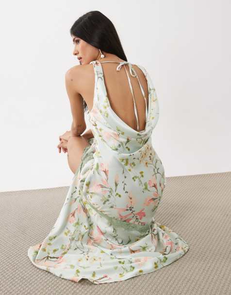 Hope & Ivy – Salviagrön, blommig midiklänning i satin med draperad ringning och spetskant - view 1