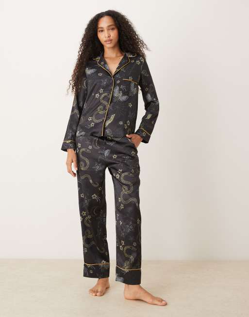 Hope & Ivy - Satijnen set van pyjamatop en -broek in marineblauw met hemelse print, 2 van 4