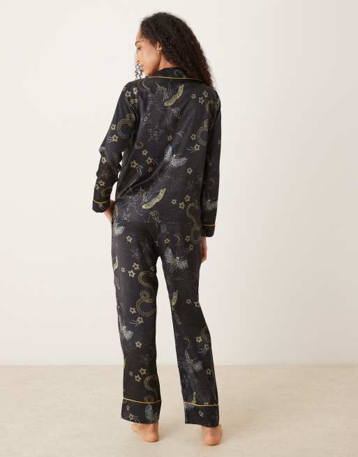 Hope & Ivy - Satijnen set van pyjamatop en -broek in marineblauw met hemelse print, 4 van 4
