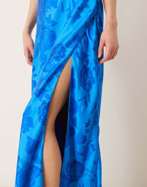 Hope & Ivy satin cowl neck open tie back thigh split maxi dress in blue floral, 3 of 4