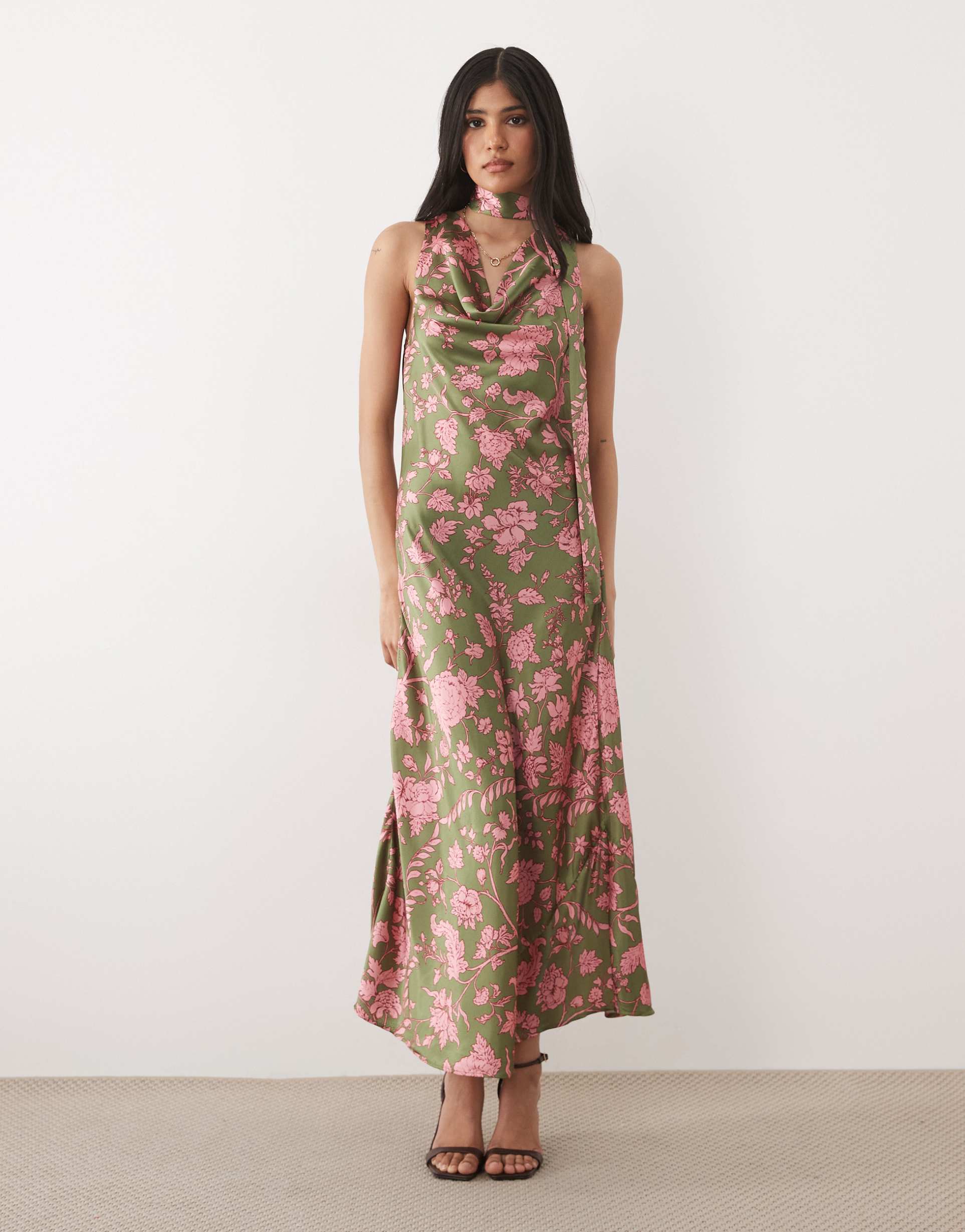 hope & ivy satin cowl neck scarf maxi dress in green floral