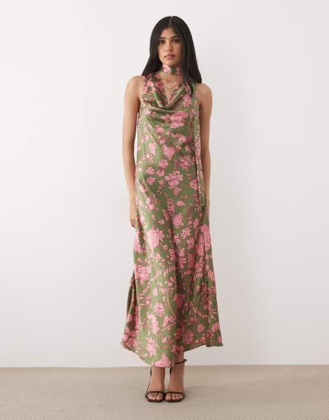 Hope & Ivy Satin-Maxikleid mit Wasserfallausschnitt und Schal in Grün mit Blumenmuster - view 1