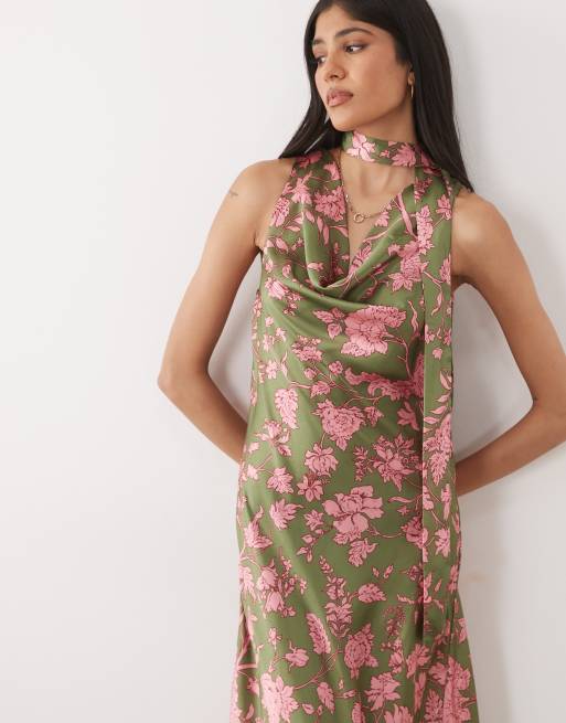 Hope & Ivy Satin-Maxikleid mit Wasserfallausschnitt und Schal in Grün mit Blumenmuster, 2 von 4