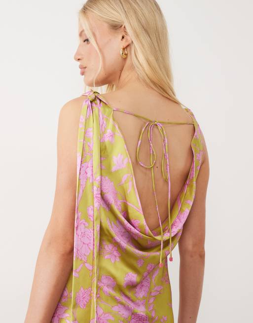 Hope & Ivy – Satin-Midikleid in Grün mit rosa Blumenmuster, Wasserfallausschnitt und Schaldetail, 4 von 4