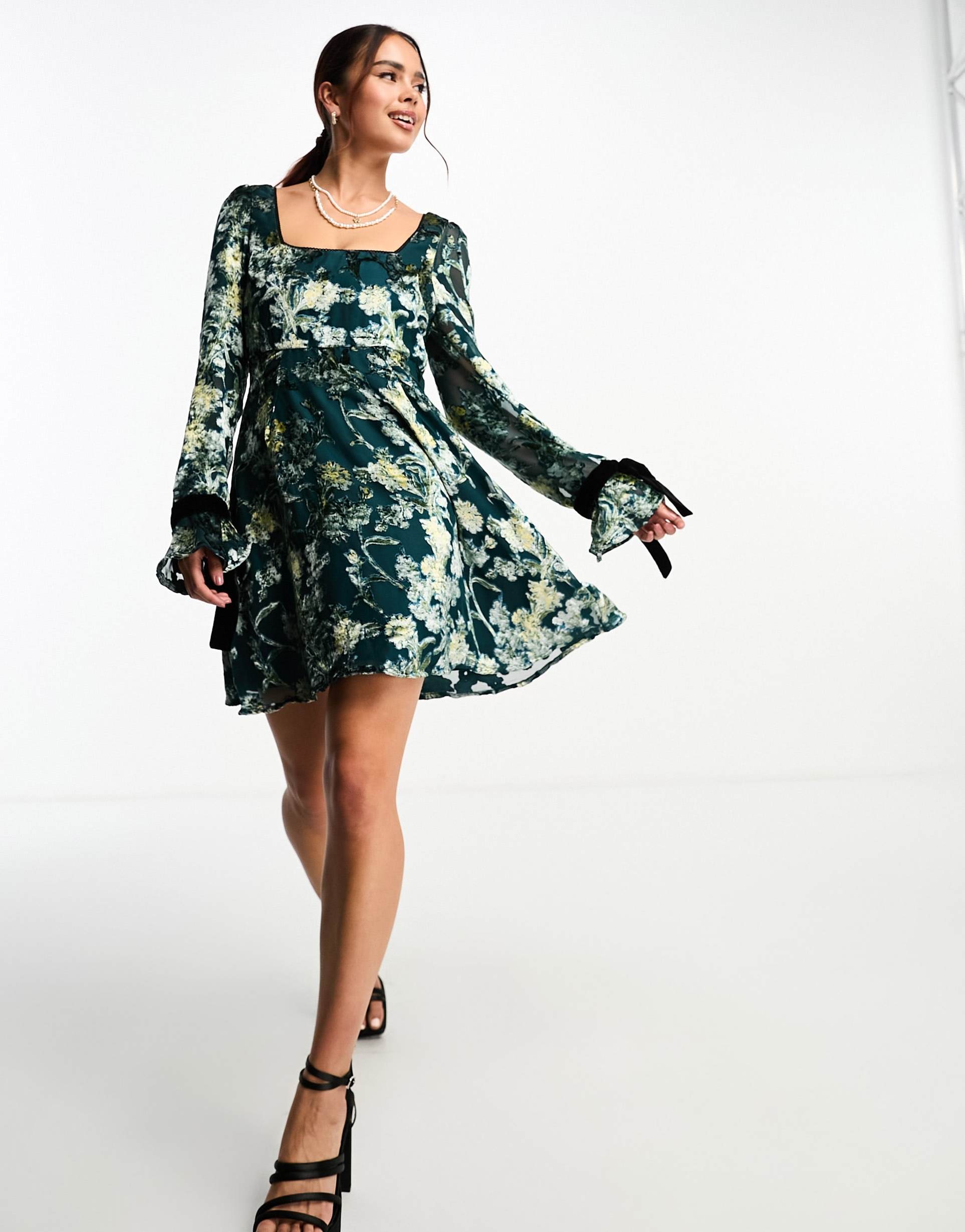 hope & ivy sweetheart mini dress in green burnout