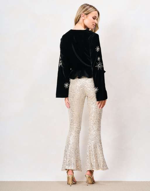 Hope & Ivy The glacia long sleeve v-neck button front embellished top in black, 2 of 5