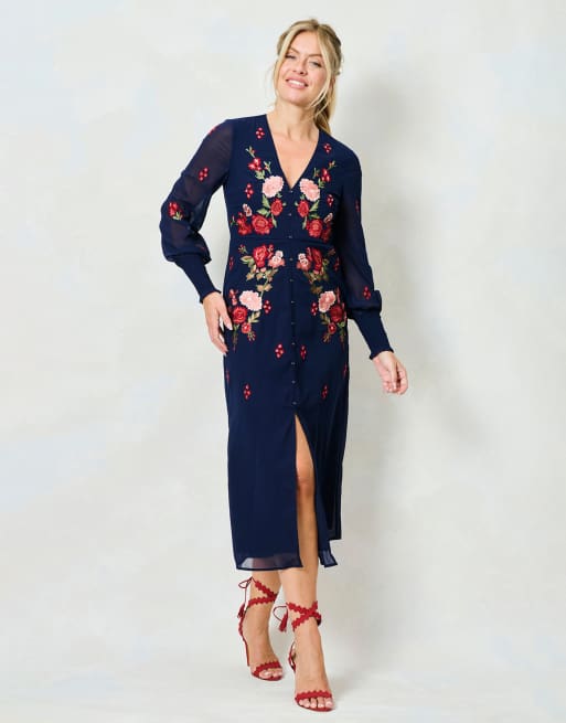 Hope & Ivy The jodie blouson sleeve embroidered v-neck midi dress with front split in navy, 3 of 4