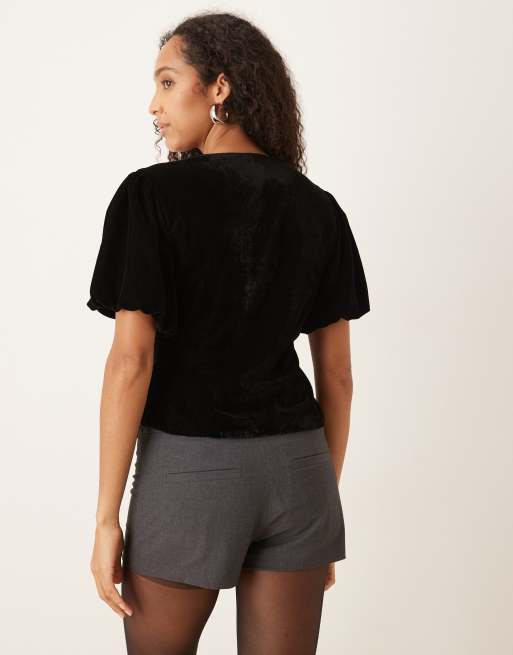 Hope & Ivy v-neck velvet top with heart embellished bows in black, 4 of 4