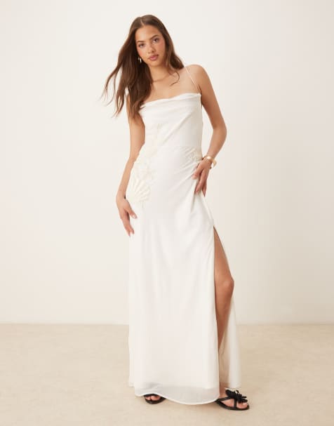Hope & Ivy – Verziertes Maxi-Trägerkleid in Elfenbein mit überkreuzter Rückseite - view 1
