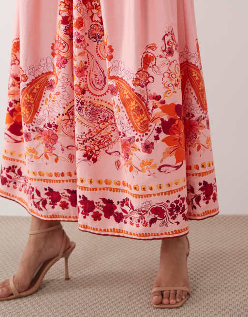 Hope & Ivy - Vestido largo rosa de tirantes con cuello de pico y estampado de bordes, 3 de 4