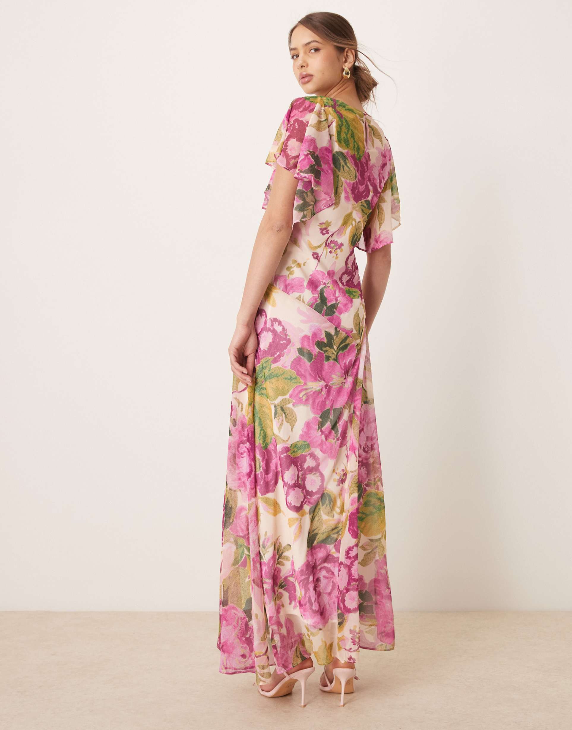 hope & ivy waterfall sleeve cowl neck maxi dress in pink print