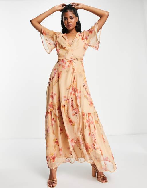 Hope & Ivy – Wiązana w talii kopertowa sukienka maxi w kwiatowy wzór w kolorze taupe