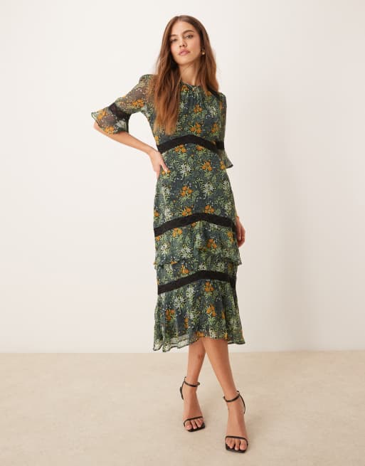 Hope & Ivy X The William Morris – Ciemnozielona sukienka midi z warstwowym dołem, koronkowym wykończeniem i kwiatowym wzorem