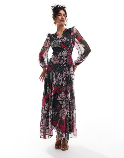 Hope & Ivy x The William Morris Society – Sukienka kopertowa maxi w czerwone kwiaty na ciemnym tle z obszernymi rękawami z obcisłym mankietem