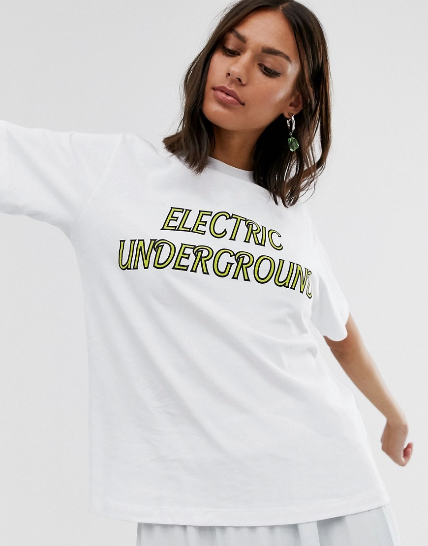 Hosbjerg - Ruimvallend T-shirt met elektrische undergroundprint-Wit