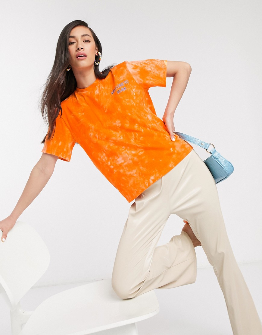 Hosbjerg - Ruimvallend T-shirt met Miami-borduursel in tie-dye-Oranje