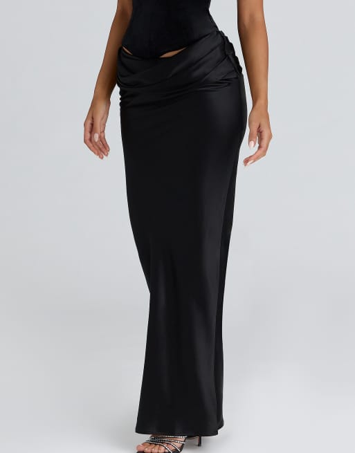 House of CB – Beau – Drapierter Maxirock aus Satin in Schwarz, 4 von 4