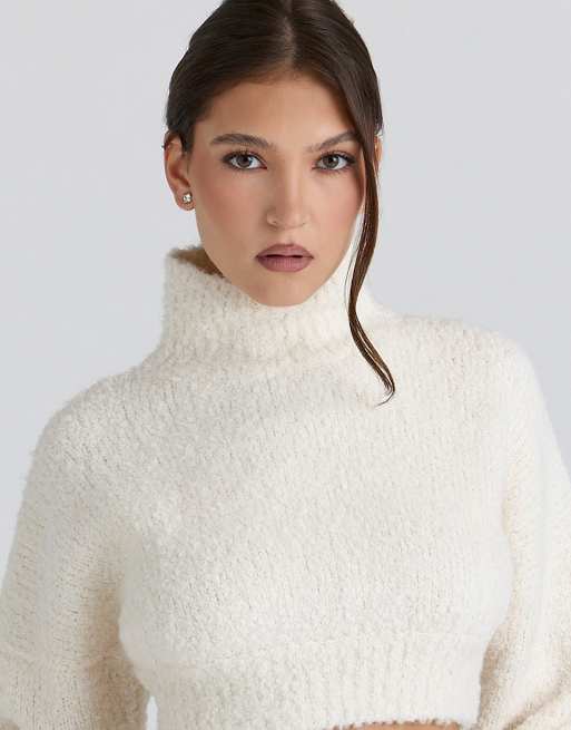 House of CB – Cheyenne – Dicker Bouclé-Strickpullover aus Wolle in Elfenbeinweiß mit kurzem Schnitt, 2 von 4