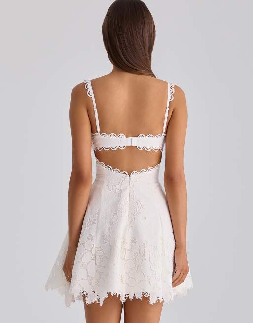 House of CB Isla witte mini jurk van broderie anglaise - wit, 2 van 4