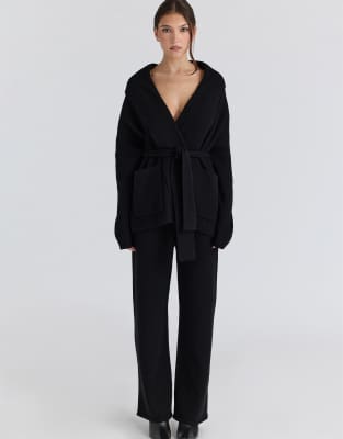 House of CB - Madison - Strickjacke aus reiner Wolle in Schwarz mit drapierter Vorderseite