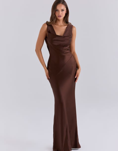 House of CB Safaira robe longue en satin drapée à dos bénitier couleur chocolat - view 1