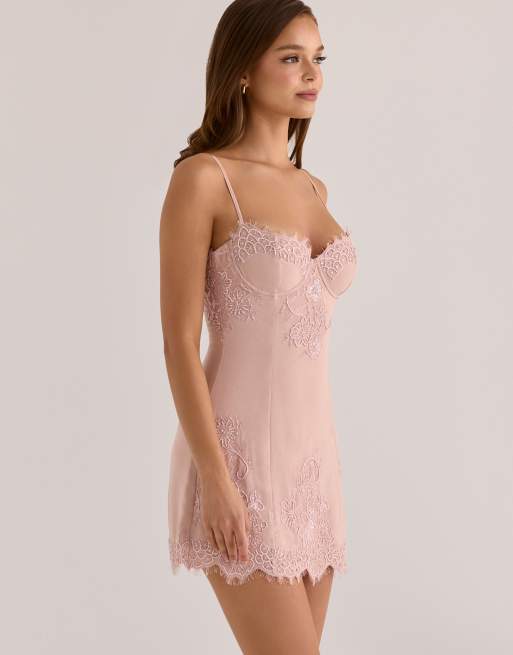 House of CB Soraya robe courte ornée de perles posées à la main, édition limitée, blush, 4 de 4