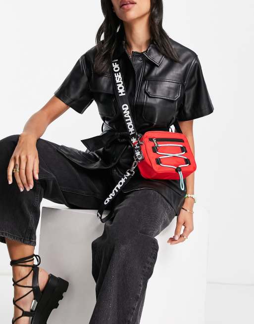 House of Holland – Czerwona nylonowa torebka crossbody z paskiem z logo