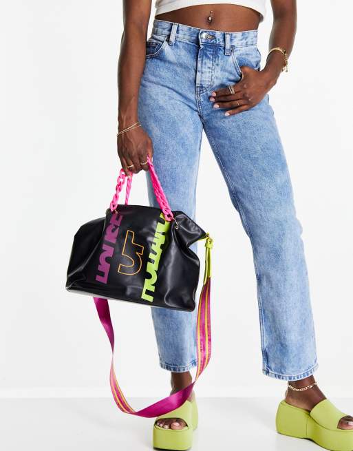 House of Holland – Schultertasche in Schwarz mit Kettendetail