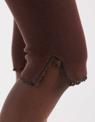 House Of Sunny Classic Capri Pants In Black